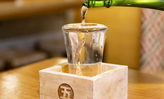 BRIDGE No.035 このまちで出会う、とっておきの日本酒